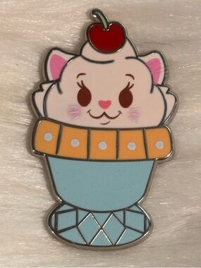 Disney Duchess Marie Brulee Milkshake Aristocats Munchlings Series 3 Pin